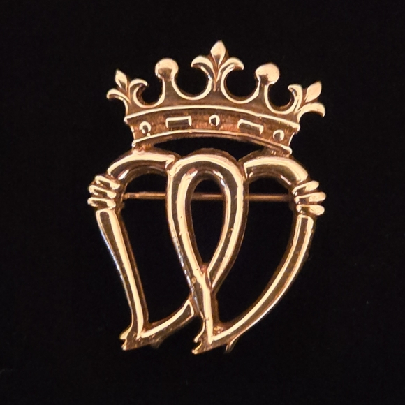 STERLING SILVER DOUBLE HEART CROWN BROOCH